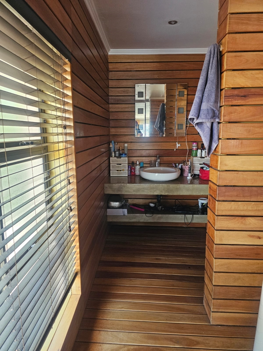 5 Bedroom Property for Sale in Gonubie North Eastern Cape